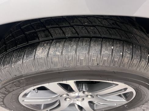 Used 2024 Ford Expedition XLT image 11