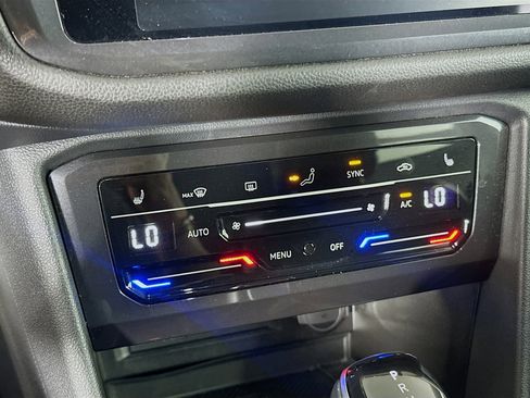 Used 2023 Volkswagen Tiguan SE image 22