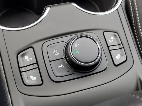 Used 2023 GMC Terrain SLE w/ Driver Convenience Package image 27