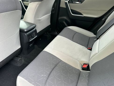 Used 2021 Toyota RAV4 XLE w/ Convenience Package image 26