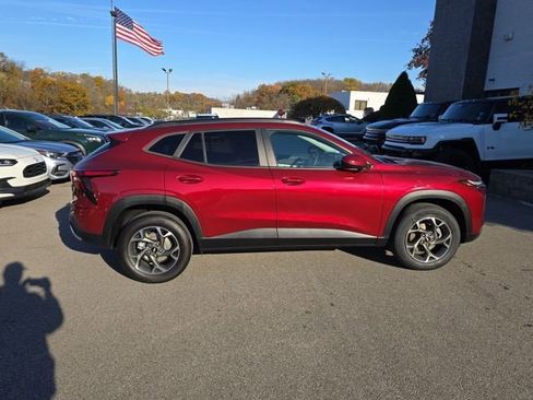 Used 2024 Chevrolet Trax LT w/ Driver Confidence Package image 6