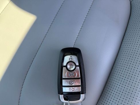 Used 2025 Ford Escape SE w/ PHEV Premium Package FWD image 31