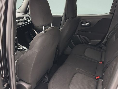 Used 2021 Jeep Renegade Latitude AWD/4WD image 9