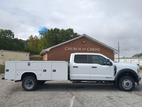 New 2025 Ford F450 XL image 2