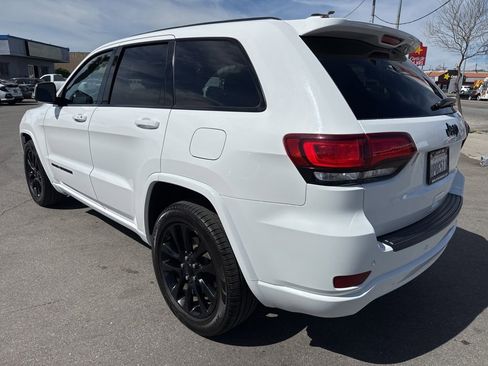 Used 2020 Jeep Grand Cherokee Altitude image 3