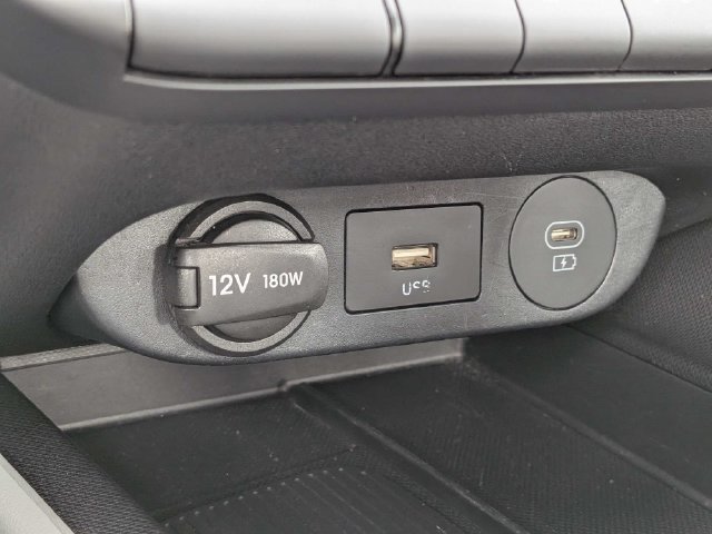 Used 2025 Hyundai Elantra Limited FWD image 23