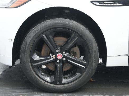 Used 2017 Jaguar F-PACE R-Sport image 34