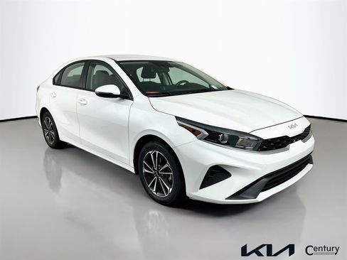 Certified 2023 Kia Forte LXS w/ LXS Technology Package FWD image 3