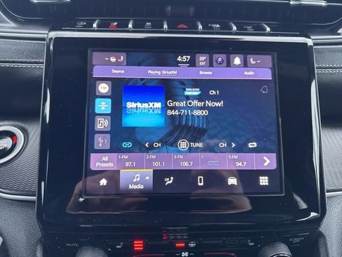 Certified 2025 Jeep Grand Cherokee Laredo w/ Luxury Tech Group I image 21