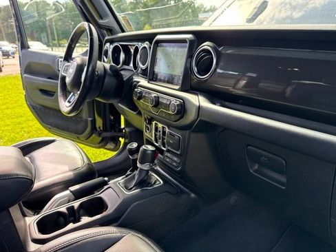 Used 2019 Jeep Wrangler Unlimited Sahara AWD/4WD image 28