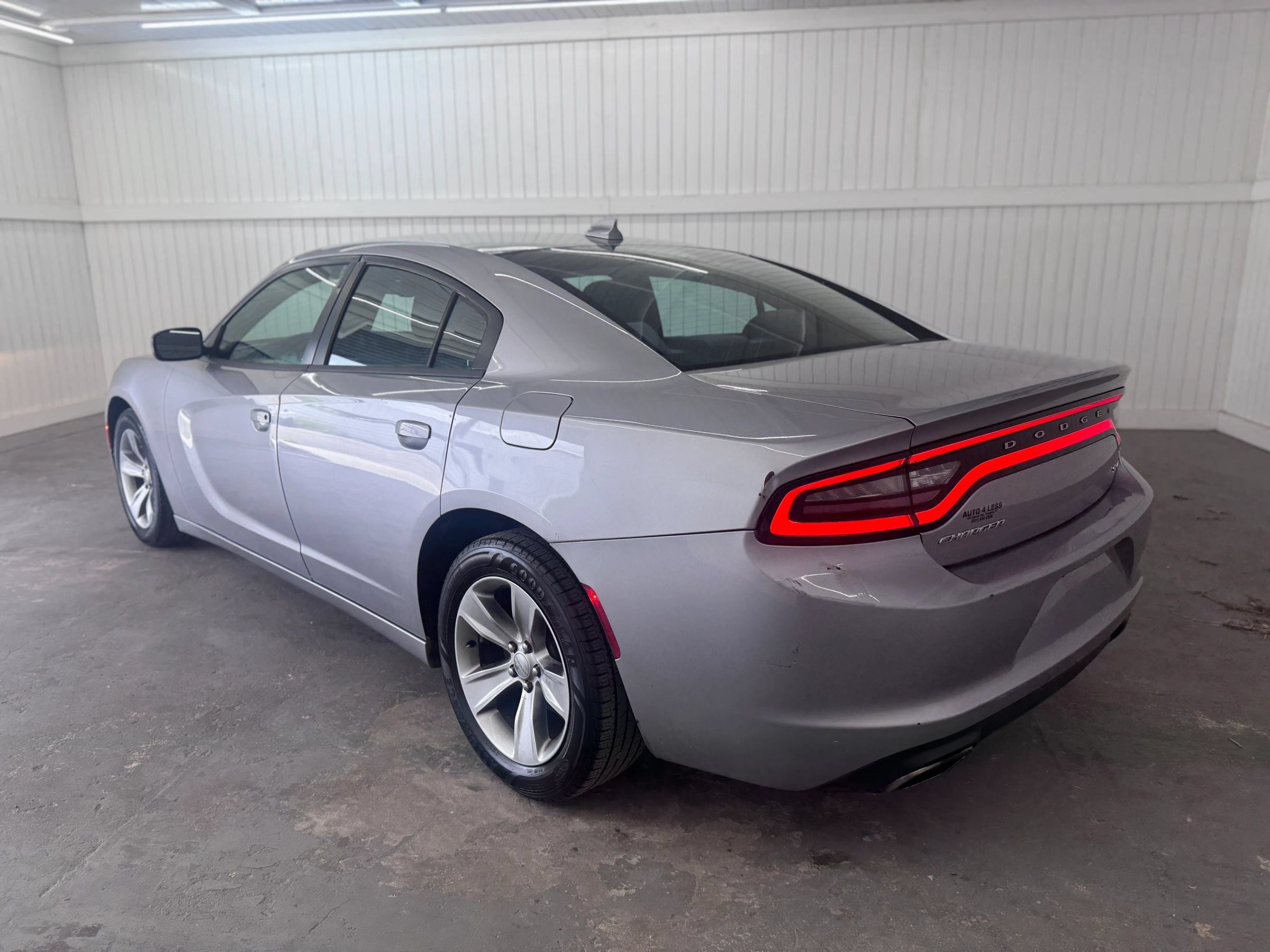 Used 2016 Dodge Charger SXT RWD image 7