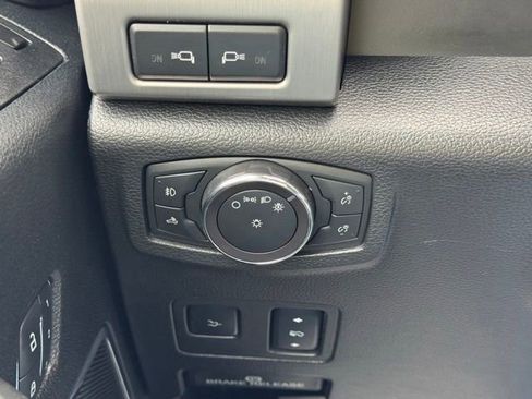 Used 2017 Ford F250 Platinum w/ Platinum Ultimate Package AWD/4WD image 36