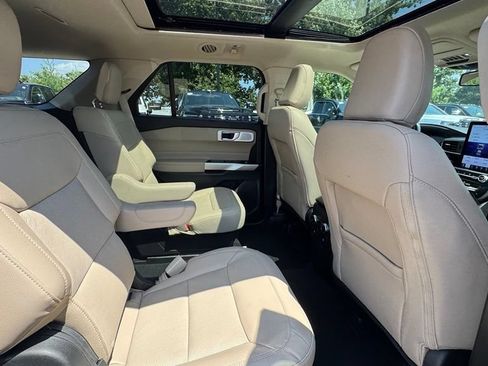 Used 2023 Ford Explorer Limited w/ Limited Technology Package AWD/4WD image 12
