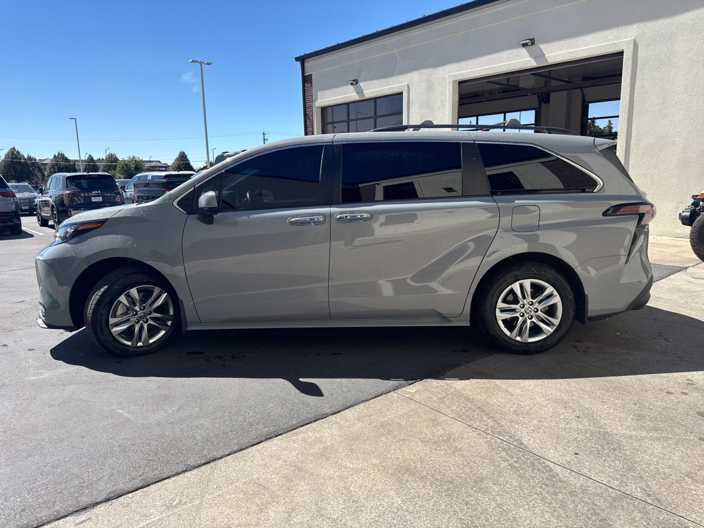 Used 2023 Toyota Sienna XLE Woodland Edition AWD/4WD image 5