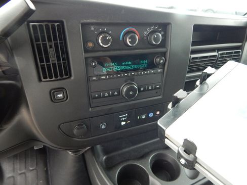Used 2021 Chevrolet Express 2500 RWD image 18
