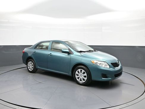 Used 2010 Toyota Corolla LE FWD image 4