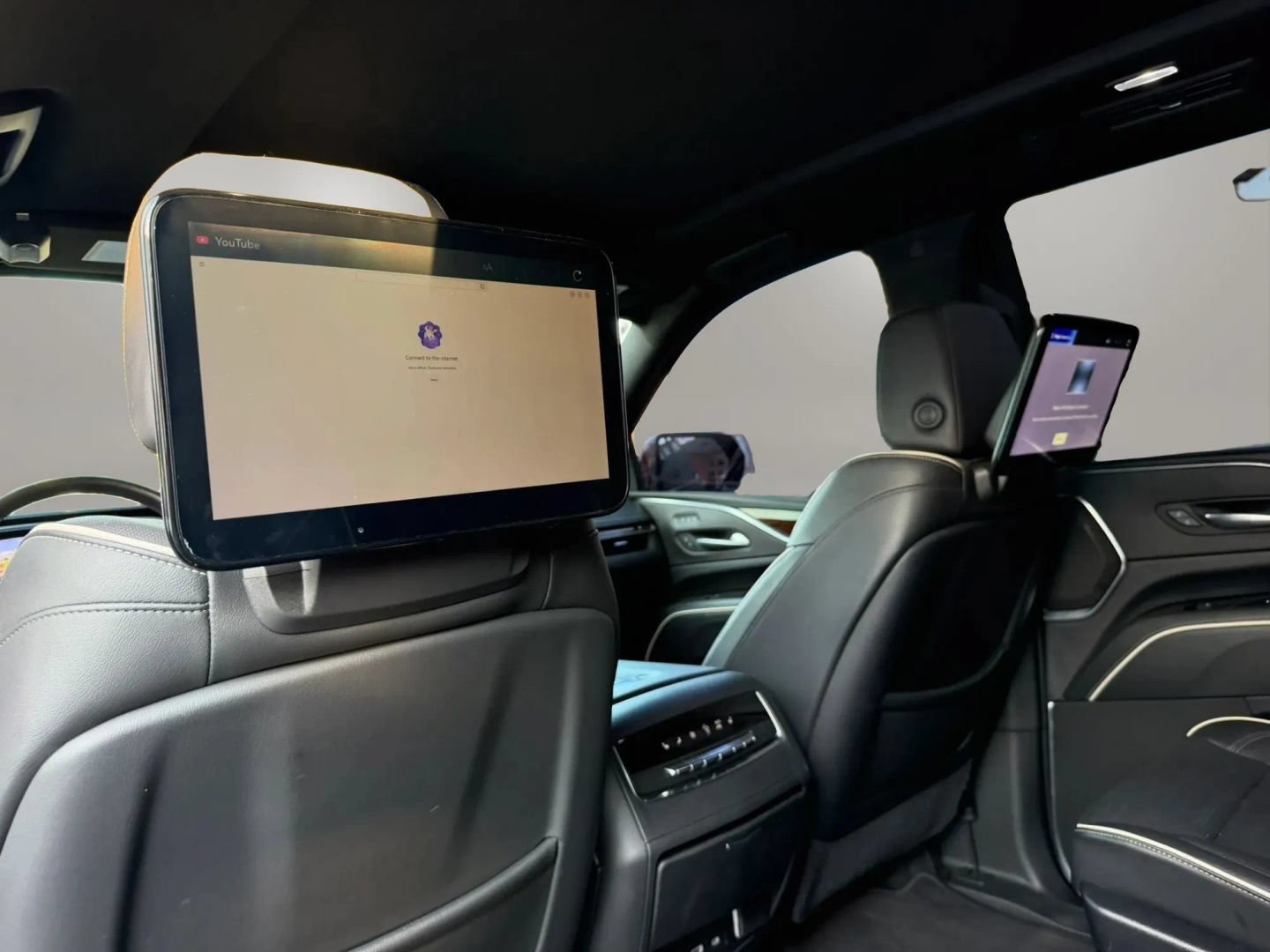 Used 2023 Cadillac Escalade Premium Luxury RWD image 42