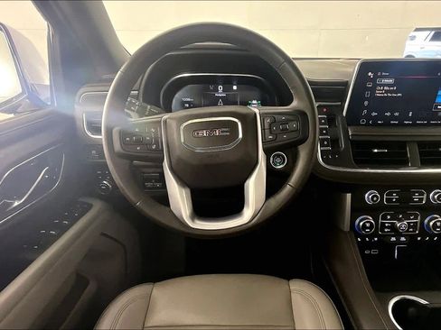 Used 2023 GMC Yukon XL SLT w/ SLT Premium Package image 5