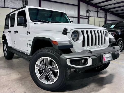 Used 2021 Jeep Wrangler Unlimited Sahara w/ Uconnect 4C Nav & Sound Group AWD/4WD image 9