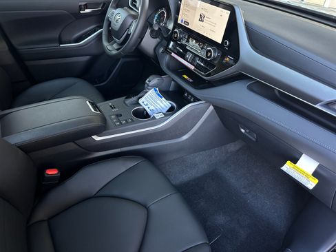 New 2026 Toyota Highlander XLE AWD/4WD image 18