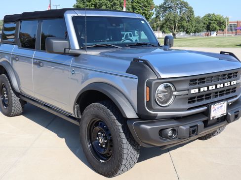 Used 2022 Ford Bronco Black Diamond AWD/4WD image 3