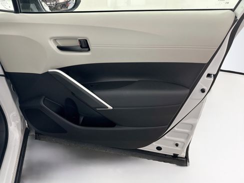 Used 2025 Toyota Corolla Cross L FWD image 30