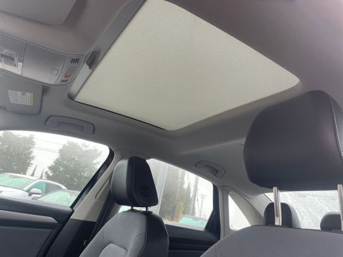 Used 2025 Volkswagen Jetta SE image 22