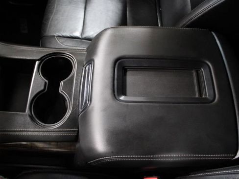 Used 2018 Chevrolet Suburban LT image 31