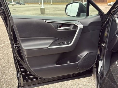 Used 2021 Toyota RAV4 XLE image 18