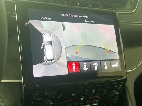 Used 2023 Jeep Grand Cherokee L Limited w/ Luxury Tech Group II image 14