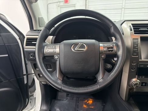 Used 2014 Lexus GX 460 w/ Preferred Accessory Package image 16