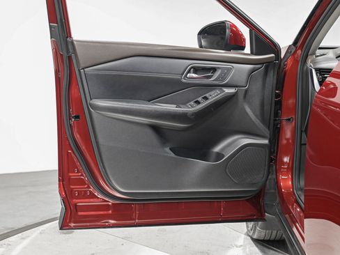 Used 2021 Nissan Rogue SL w/ Premium Package image 12