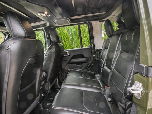 Used 2022 Jeep Wrangler Unlimited Sahara w/ Cold Weather Group AWD/4WD image 30