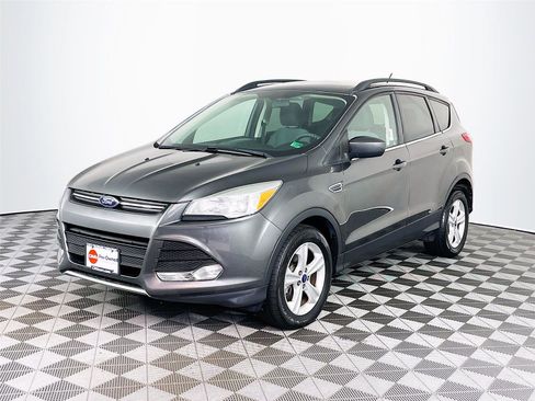 Used 2015 Ford Escape SE image 3