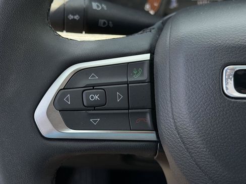 Used 2024 Jeep Compass Latitude AWD/4WD image 17