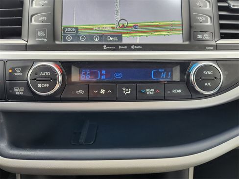 Used 2016 Toyota Highlander Limited Platinum image 18