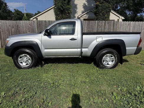Used 2013 Toyota Tacoma 4x4 Regular Cab image 1