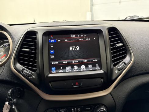 Used 2015 Jeep Cherokee Latitude AWD/4WD image 19