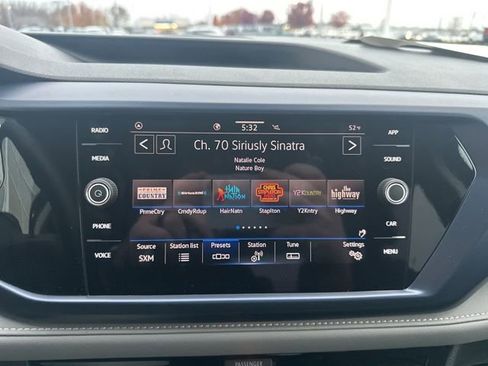 Used 2024 Volkswagen Taos SE image 25