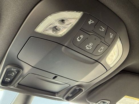 New 2025 Chrysler Pacifica Limited image 21