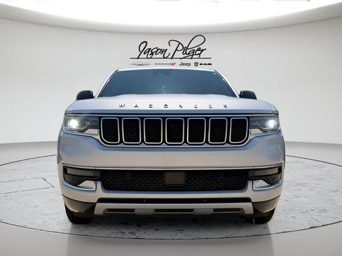 Used 2024 Jeep Wagoneer L Series II w/ Flexible Seating Group AWD/4WD image 8