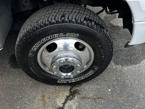 Used 2007 Ford F350 XLT image 4