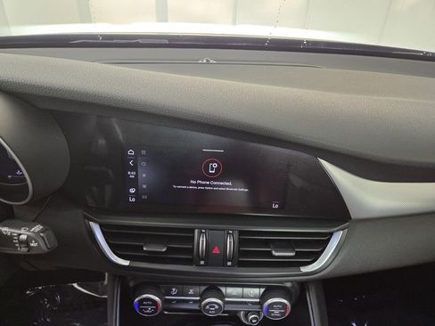 Used 2024 Alfa Romeo Giulia Ti w/ Performance Driving Package image 18