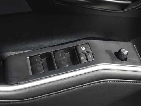 Used 2023 Toyota Highlander LE FWD image 10