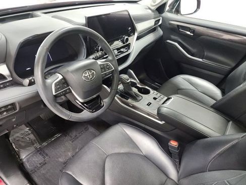 Used 2023 Toyota Highlander Platinum image 29