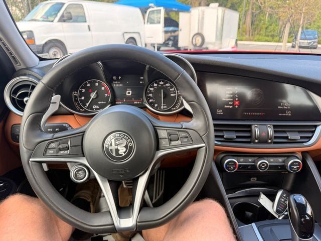 Used 2018 Alfa Romeo Giulia Ti Sport w/ Quick Order Package 22S Sport AWD/4WD image 2