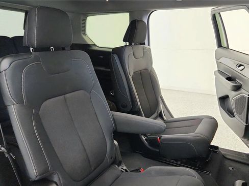 Used 2022 Jeep Grand Cherokee L Laredo w/ Luxury Tech Group I AWD/4WD image 32