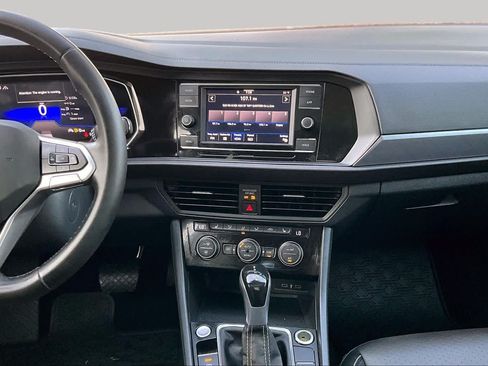 Used 2023 Volkswagen Jetta SE w/ Panoramic Sunroof Package FWD image 7