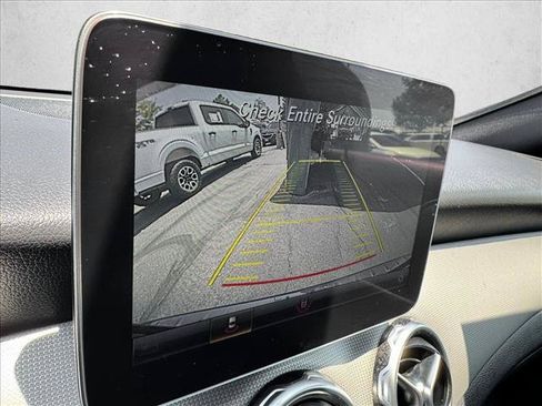 Used 2020 Mercedes-Benz GLA 250 4MATIC w/ Premium Package image 13