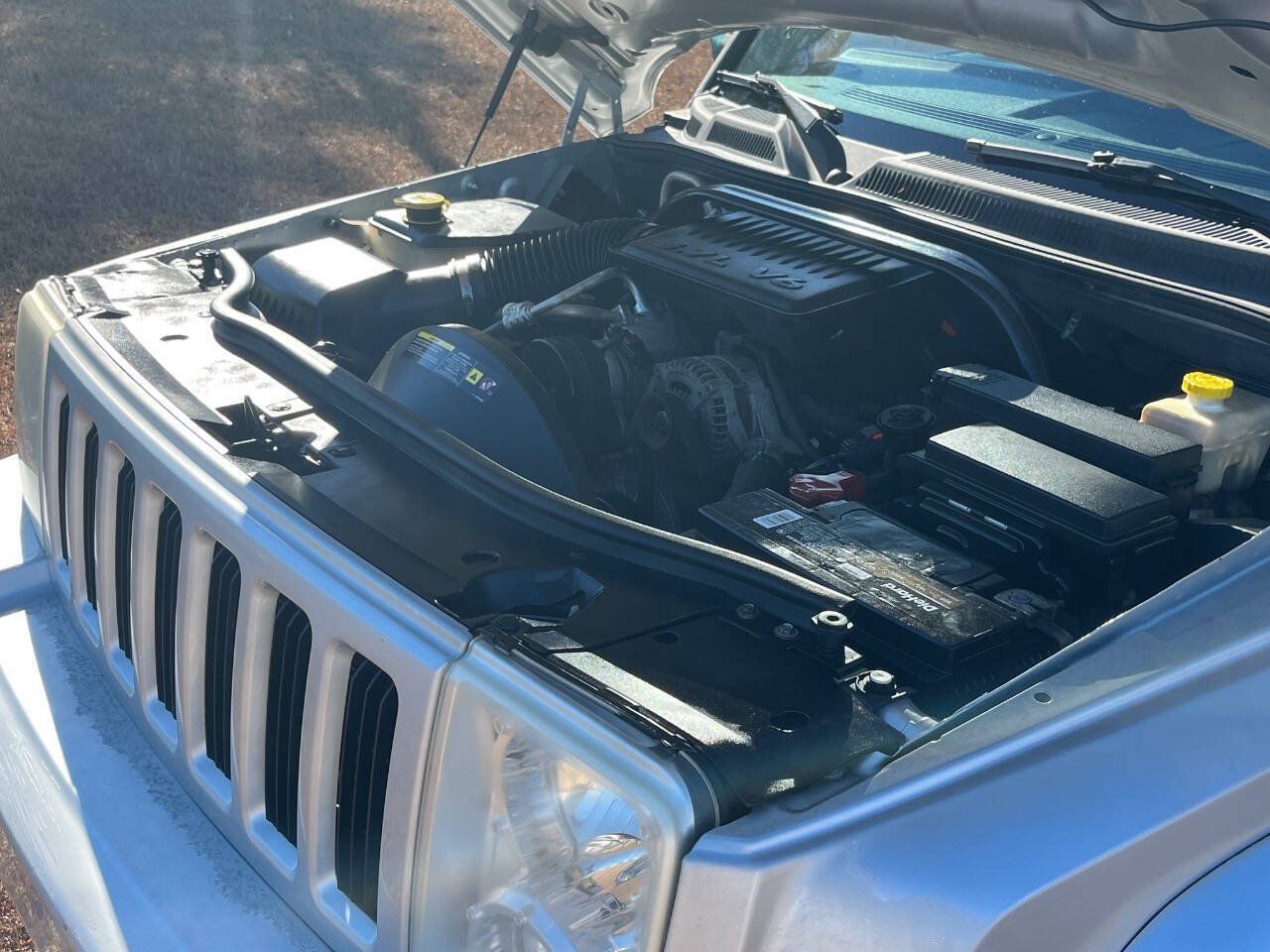 Used 2006 Jeep Commander 2WD w/ Popular Equipment Group image 14